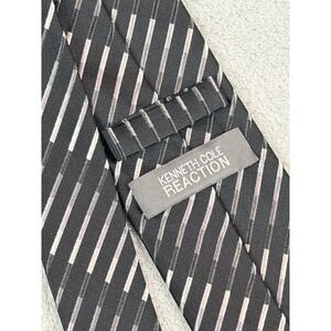 Kenneth Cole Reaction Men's Black‎ Striped 100% Silk Necktie Fast Shipping!